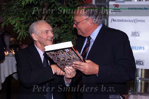 Eindhoven, 13 november 1999
Uitreiking boek 100 jaar Inetrnationals Nederlands Elftal
JEU SPRENGERS