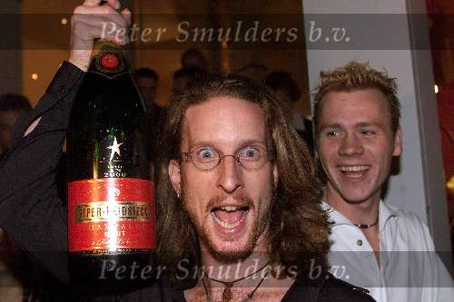 Tilburg 3 oktober 1999
Premiere Musical FAME
JIM DE GROOT met fles champagne