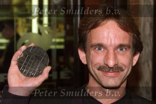 Amsterdam 1 november 1999
Tuschinski theater
Premiere DO NOT DISTURB
JOHAN VLEMMIX met 100 gulden munt van Big Brother
