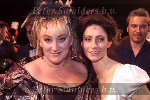Scheveningen 21 November 1999
Premiere van de musical Elisabeth in het circustheater in Scheveningen.
Karin Bloemen en Pia Douwes