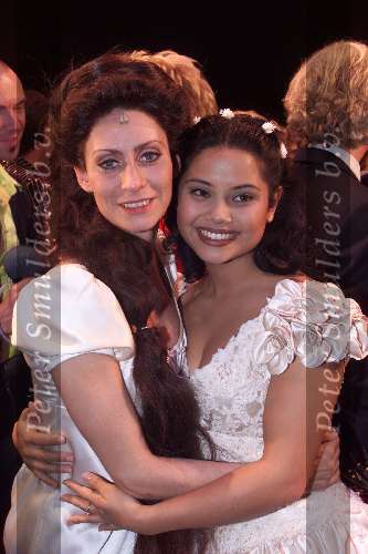 Scheveningen 21 November 1999
Premiere van de musical Elisabeth in het circustheater in Scheveningen.
Linda Wagemakers met Pia Douwes