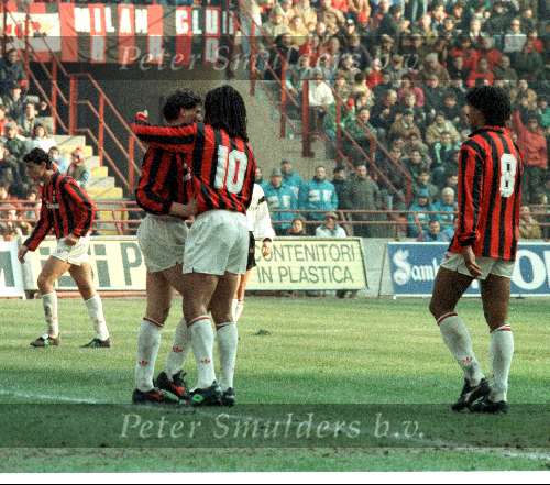 Eindhoven 25 November 1999
Marco v Basten  Ruud Gullit en Frank Rijkaard