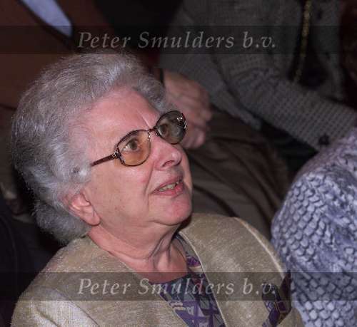 Amsterdam 4 november 1999
Bijeenkomst t.g.v. uitreiking CD, Ja Zuster, Nee Zuster
MEVR. BANNINK