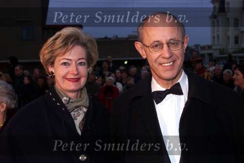 Scheveningen 21 November 1999
Premiere van de musical Elisabeth in het circustheater in Scheveningen.
Paul Nouwen met zijn vriendin.