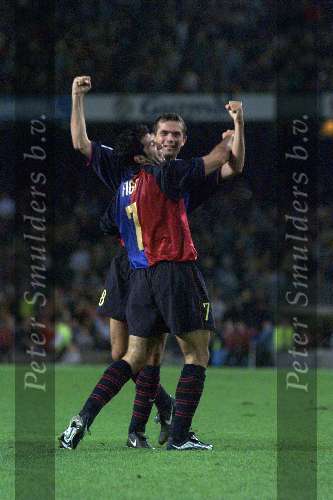 Barcelona, 23 oktober 1999
FC Barcelona-Athletic de Bilbao, 4-0
PHILLIP COCU wordt gefeliciteerd na zijn eerste doelpunt door FIGO