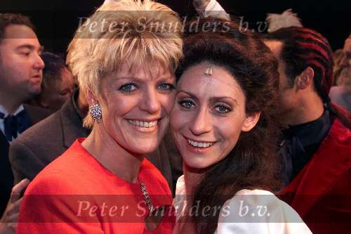 Scheveningen 21 November 1999
Premiere van de musical Elisabeth in het circustheater in Scheveningen.
Pia Douwes met Simone Kleinsma