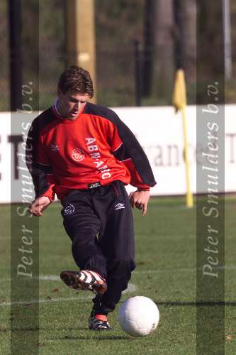AMSTERDAM 3 November1999
De training van AJAX ter voorbereiding van het Europacup duel tegen Hap[oel Haifa.
Richard Knopper met ADIDAS PREDATOR schoenen.