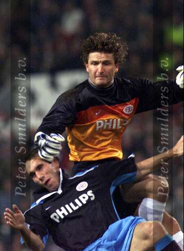 Eindhoven 26 oktober 1999
PSV-Bayern Munchen, eindstand
Ronald Watrreus samen met Jurgen Dirkx