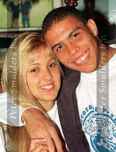 Eindhoven 14 September 1999
Ronaldo met zijn vriendin Nadja Franca bij Restaurant Grotta Azzurra in Eindhoven.