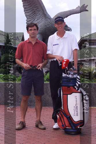 KUALA LUMPUR 17 November 1999
Worldcup Golg 1999
MAARTEN LAFEBER met zijn trainer Ruud Bos
