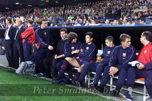 Barcelona, 23 oktober 1999
FC Barcelona-Athletic de Bilbao, 4-0
De spelersbank van FC Barcelona van l.n.r.: Louis v Gaal, Ronald Koeman, Frans Hoek, boudewijn Zenden,Ruud Hesp, Pujol, Jarri Litmanen, Simao en ronald de Boer