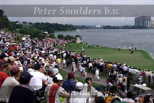 Kuala Lumpur 21 november 1999
Mines Resort golf
WK Golf voor landenteams USA eerste Spanje tweede
TIGER WOODS
Golfen Maleisie