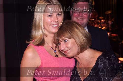 ROTTERDAM 18 November 999
Pemiere van Willeke Alberti in het Luxor theater in Rotterdam.
Willeke en Danielle v t Schip
