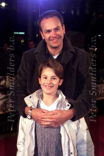 Amsterdam 21 november 2000
Premiere van de film Dinosaur.
Bert Kuizenga met zoontje Job