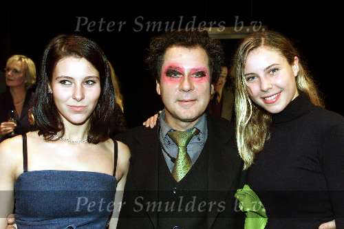 Tilburg, 6 november 2000
Premiere LITTLE SHOP OF HORROR
Bill v Dijk met dochters