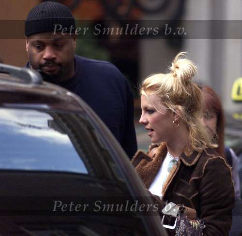Zaterdag 4 November 2000
Reportage Britney Spears 
BS bij vertrek uit hotel