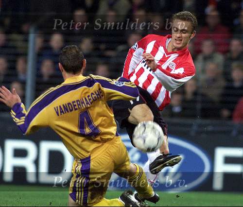Eindhoven, 9 november 2000
Champions League PSV-Anderlecht, eindstand
DENNIS ROMMEDAHL YVES VANDERHAEGE 
Mooi aktie foto