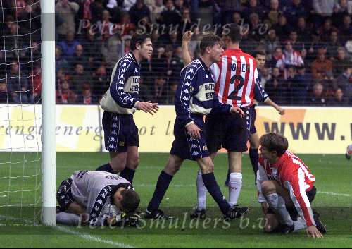 Eindhoven, 12 november 2000
PSV-Feyenoord, eindstand 1-0 door penalty van Arnold Bruggink
Dudek-Jon Dahl Thomasson-Andre Ooijer en Joonas Kolkka