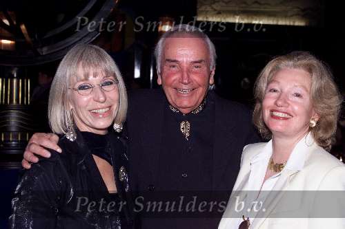 Amsterdam 26 november 2000
Uitreiking CD eddy Doornbos in Mariott hotel Schiphol.
Eddy met zijn vrouw (links) en schoonzus