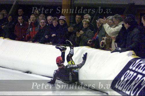 Eindhoven, 11 november 2000
5e KNSB schaatsmarathon
2e plaats voor ERIK HULZEBOSCH die met een laatste jump onderuit ging