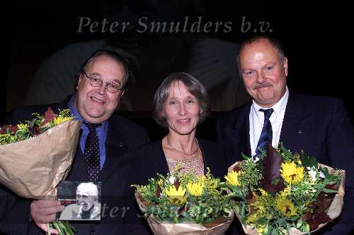 Amsterdam 8 november 2000
Uitreiking CD Toon Hermans in Carre Adam.
Maurice en Gaby Hermans
Maurice met Gaby en de secretaresse van hun vader Mieke v Eeuwijk