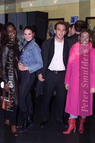 Amsterdam 21 november 2000
Premiere van de film Dinosaur.
v.l.n.r. Jasmine Sendar blauwe jack