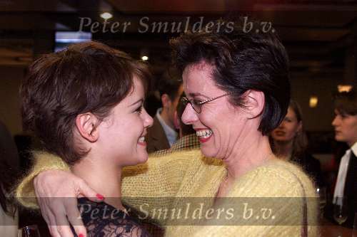 Amsterdam 20 november 2000
Premiere de Feestwinkel met Chris Jolles en Hilde de Mildt.
Jet v d Meij en Angela Schijf