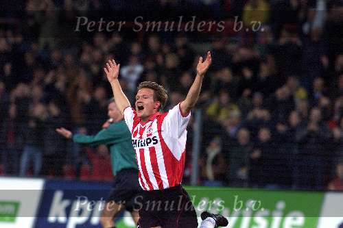 Eindhoven 1 november 2000
PSV-Vitesse 2-0
Kolkka blij na doelpunt.