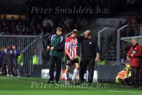 Eindhoven, 9 november 2000
Champions League PSV-Anderlecht, eindstand
 Kevin Hofland na rode kaart met Mart v d Heuvel