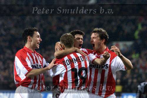 Eindhoven, 23 november 2000
UEFA Cup PSV-Thessaloniki, eindstand
KEZMAN heeft PSV op 2-0 gebracht verder Arnold Bruggink, Mark v Bommel