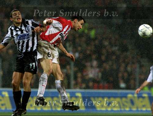 Eindhoven, 23 november 2000 
UEFA-cup PSV-PAOK Thessaloniki, eindstand 3-0
Mark v Bommel  kopbal  mooie aktie