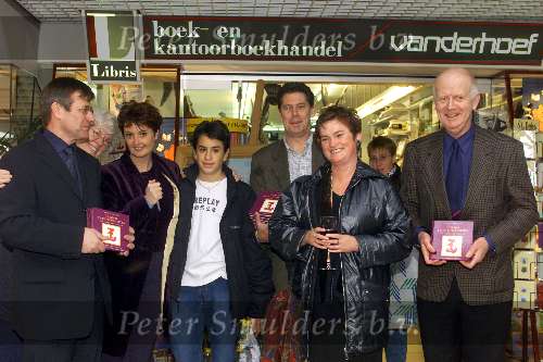 Diemen 11 november 2000
Uitreiking boek Patty Harpenau


PETER SMULDERS BV