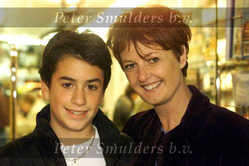 Diemen 11 november 2000
Uitreiking boek Patty Harpenau hier met zoon