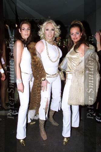 Amsterdam 17 november 2000
Playboy feest in de Escape.
Tara BB , een travestiet en Sabine BB.