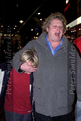 Amsterdam 21 november 2000
Premiere van de film Dinosaur.
Theo v Gogh met zoontje