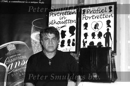 Amsterdam 29 OKTOBER 2001
Parel v Nederland gala
knip kunstenaar Boris Kostic