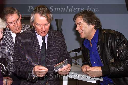 HILVERSUM 29 NOVEMBER 2001
UITREIKING BOEKRADIOPROGRAMMA HERMAN STOK IN HET OMROEPMUSEUM.
Co de Kloet en Johnny Lion