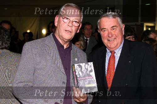 HILVERSUM 29 NOVEMBER 2001
UITREIKING BOEKRADIOPROGRAMMA HERMAN STOK IN HET OMROEPMUSEUM.
Herman Stok en Dick Duster