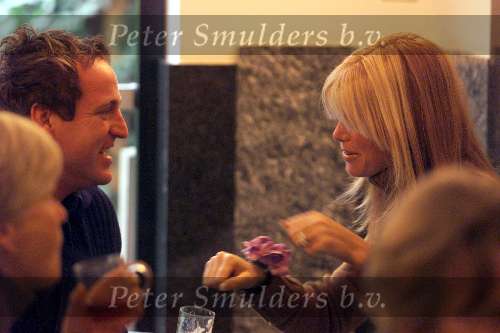 Amsterdam 16 November 2001
Gordon en Estelle Gullit tijdens lunch.