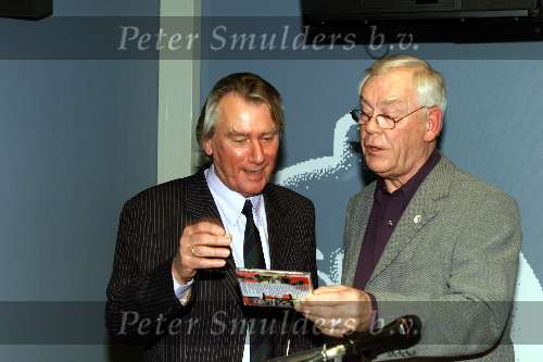 HILVERSUM 29 NOVEMBER 2001

UITREIKING BOEKRADIOPROGRAMMA HERMAN STOK IN HET OMROEPMUSEUM.
Co de Kloet en Herman Stok
 
Peter Smulders bv