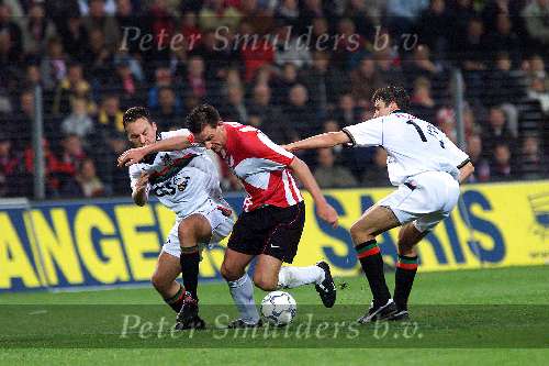 Eindhoven 17 november 2001
PSV - NEC  3-1
Jan Vennegoor of Hesselink  Danny Hesp