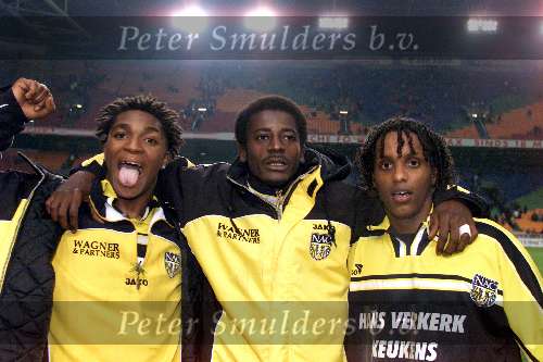 AMSTERDAM 18 NOVEMBER 2001
AJAX-NAC 1-3
v.l.n.r. Kevin Bobson, Kofi Mensah en Youssouf Hersi