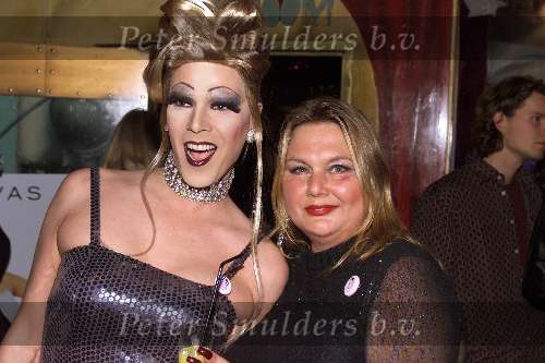AMSTERDAM 12 november 2001
Uitreiking CD van de DUTCH DIVAS in de it.
Maya vandenbroecke met travestiet