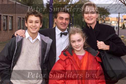 Amersfoort 4 november 2001
Premier Peter Pan met Peter Faber en Vera Mann
Michiel Kerbos met gezin