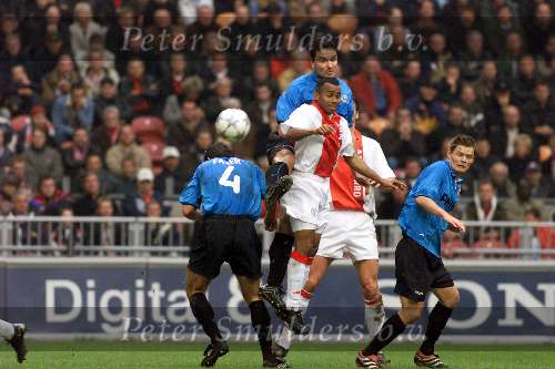 Amsterdam 25 november 2001
AJAX-PSV 1-3
Nikiforov in duel met Wamberto