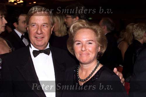 Scheveningen12 november 2001
Rode Kruis Gala in het Kurhaus.
Nina Brink met man