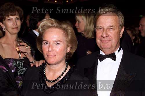 Scheveningen12 november 2001
Rode Kruis Gala in het Kurhaus.
Nina Brink met man