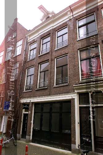 Amsterdam 16 November 2001
Paul de Leeuw huis om de hoek