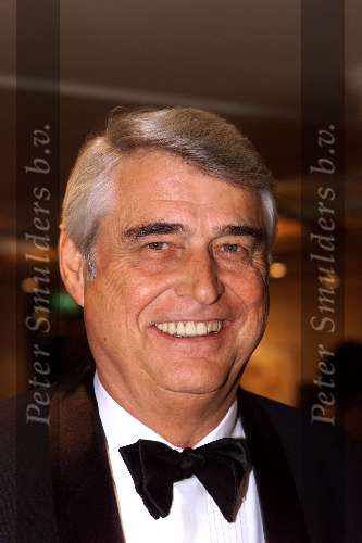 Scheveningen12 november 2001
 Rode Kruis Gala in het Kurhaus.
Peter Legro  (Direkteur TRANSAVIA)