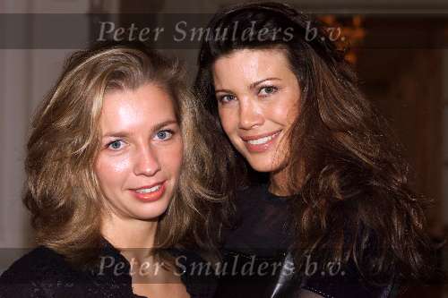 AMSTERDAM 12 november 2001
Feest Beau Monde in het AMSTEL HOTEL
Robine v d Meer met een vriendin